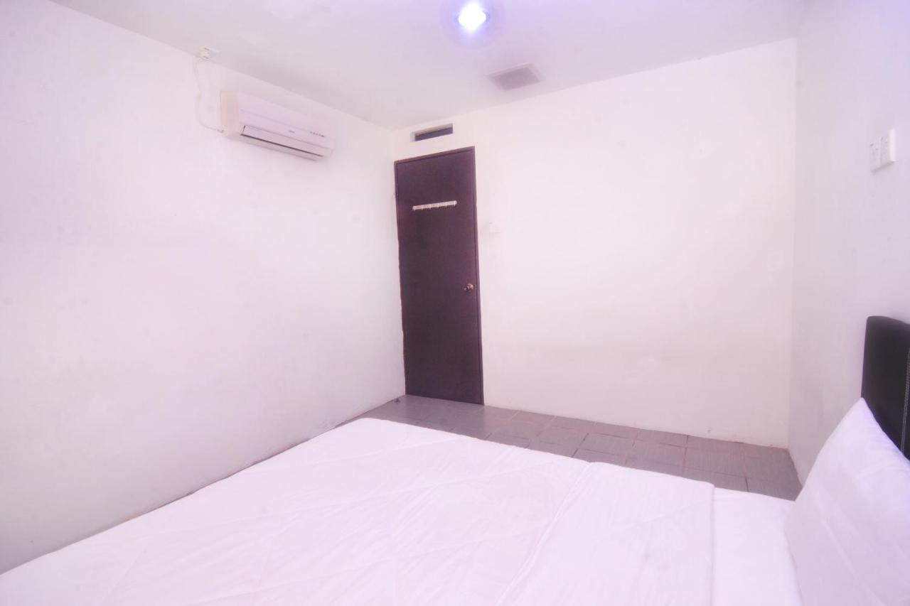 สปอต ออน 89886 แบ็คแพ็คเกอร์ สเตย์ เซอร์วิซ Hotel กูชิง ภายนอก รูปภาพ
